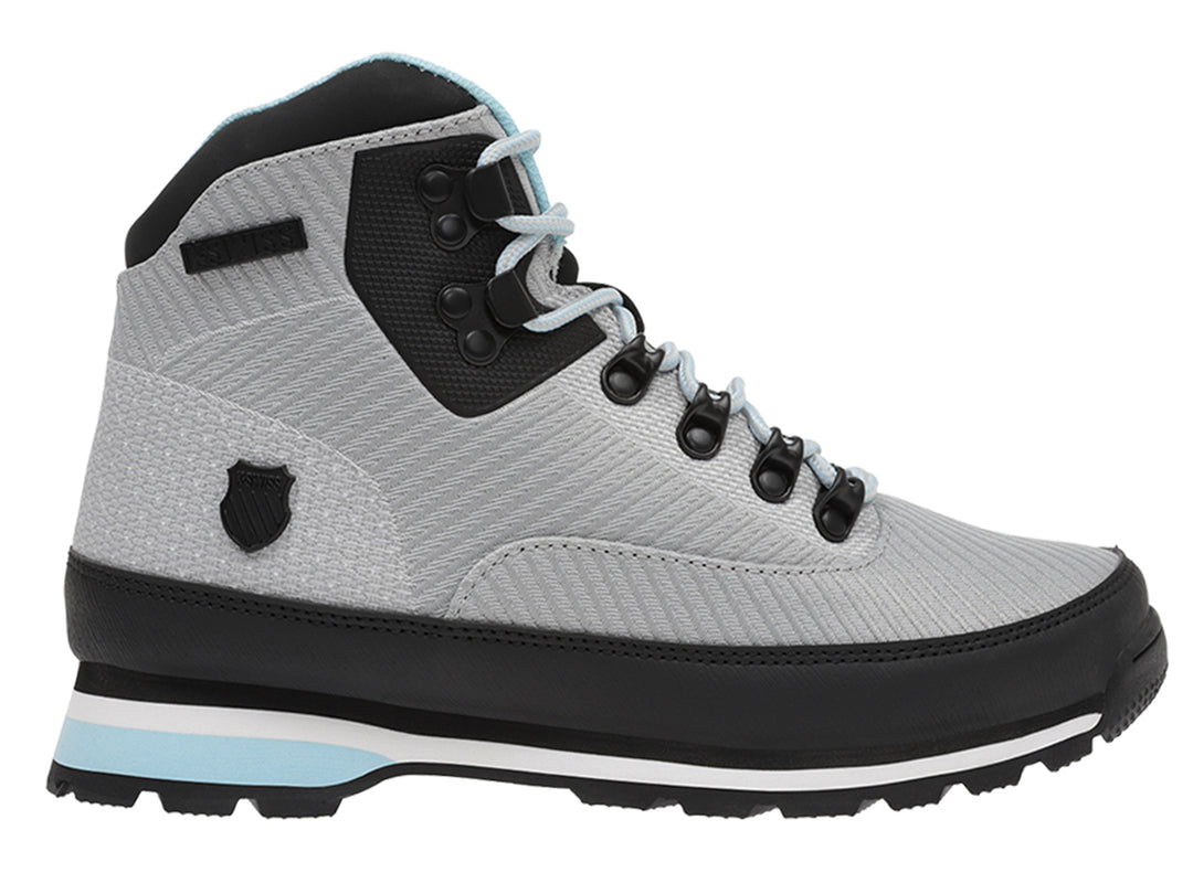 Botín K-Swiss color gris y negro con detalles en azul claro y suela robusta.