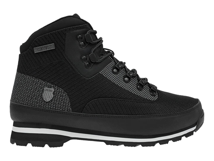 Botas deportivas K-Swiss Rushmore en color negro con suela blanca y detalles texturizados.