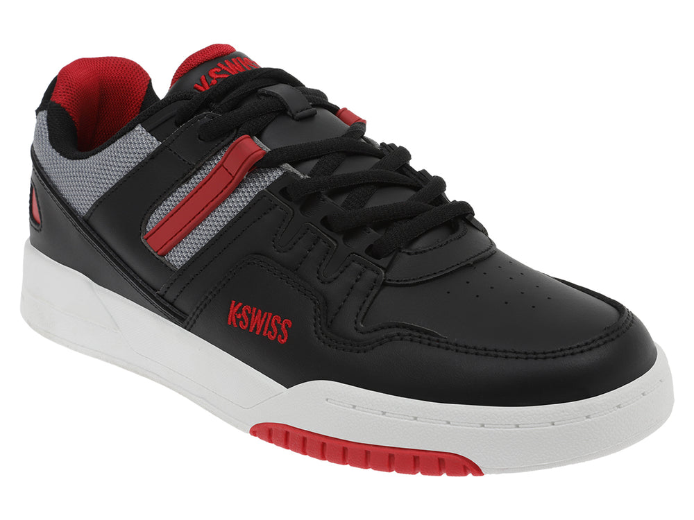 Tenis deportivos K-Swiss color negro con detalles rojos y grises y suela blanca.