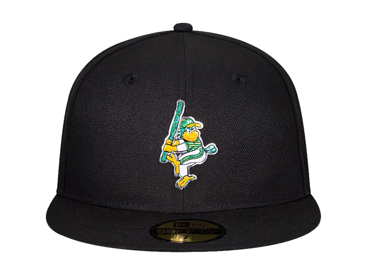 Gorra de béisbol New Era color negro con visera plana y logo bordado en el frente.
