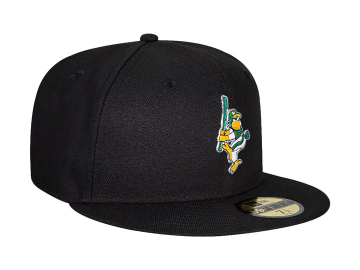 Gorra de béisbol New Era color negro con visera plana y logo bordado en el frente.