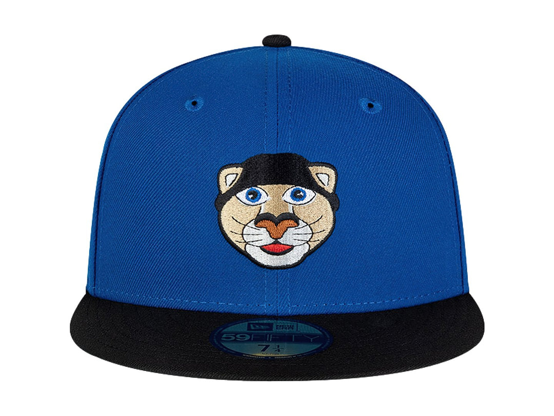 Gorra de béisbol New Era color azul con visera negra y un bordado de cara de animal en el frente.