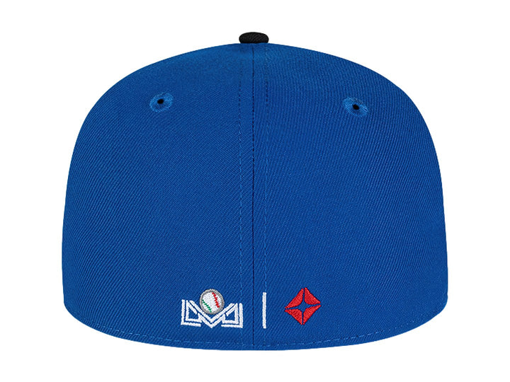 Gorra de béisbol New Era color azul con visera negra y un bordado de cara de animal en el frente.