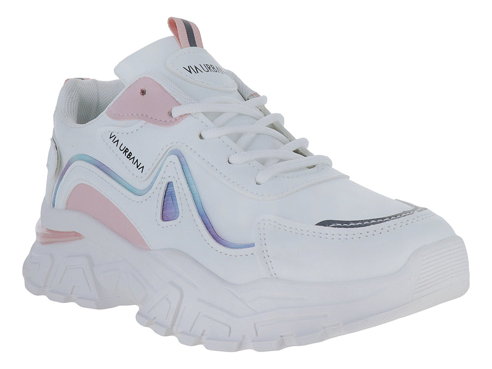 Tenis blancos Via Urbana con detalles en rosa y toques iridiscentes, con suela ancha y blanca.