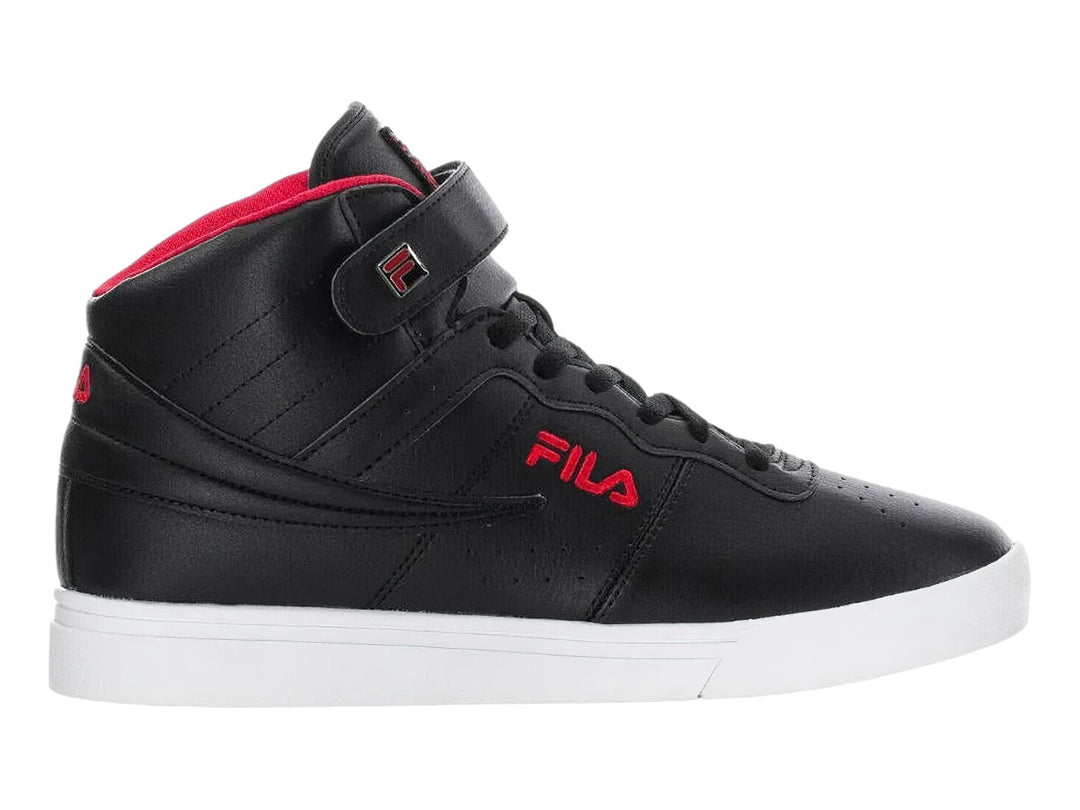 Tenis FILA estilo bota color negro con suela blanca y detalles en rojo.