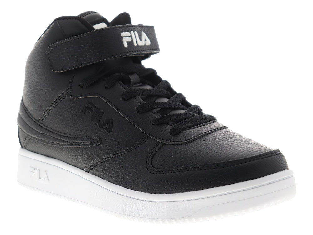 Tenis FILA de corte alto en color negro con suela blanca y correa ajustable en el tobillo.