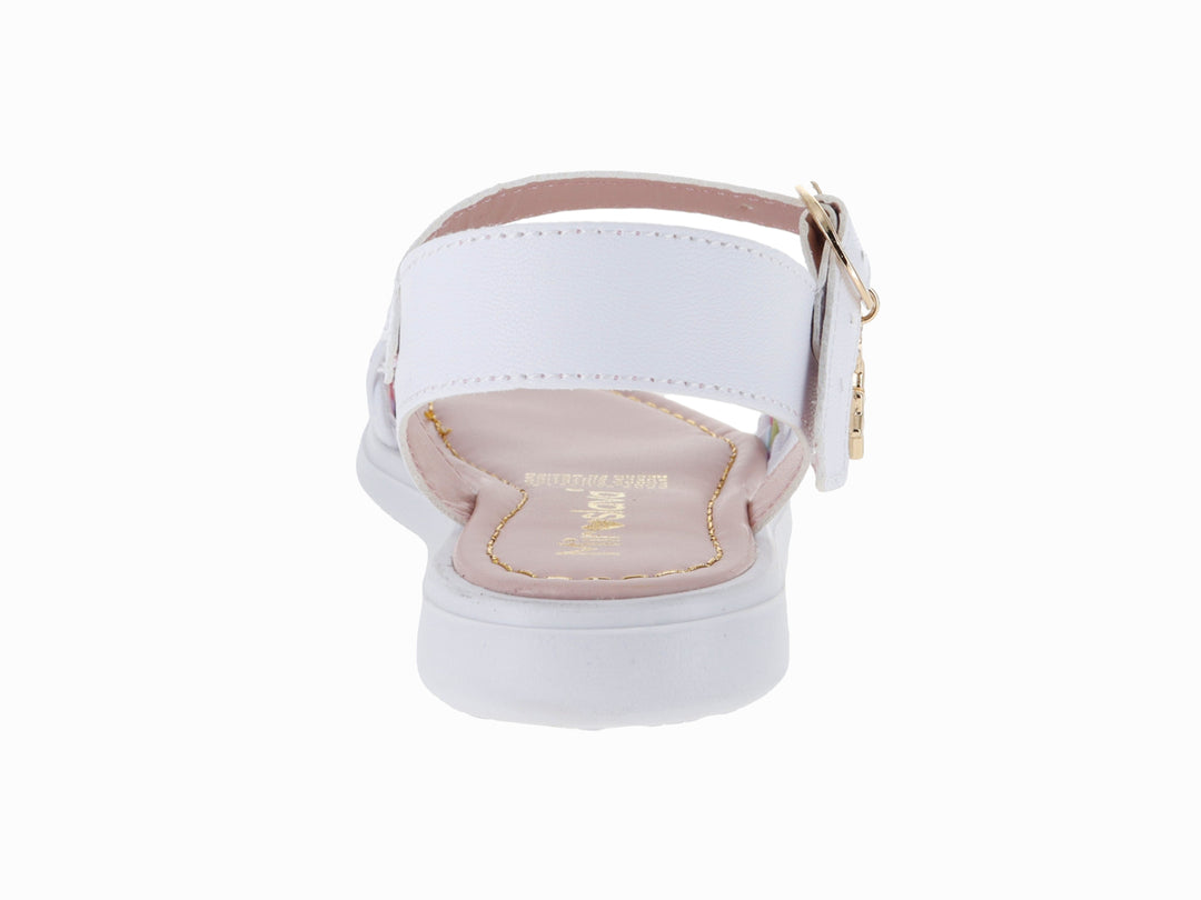 Sandalia blanca para niña con correa ajustable, hebilla dorada y tira frontal trenzada en colores pastel.