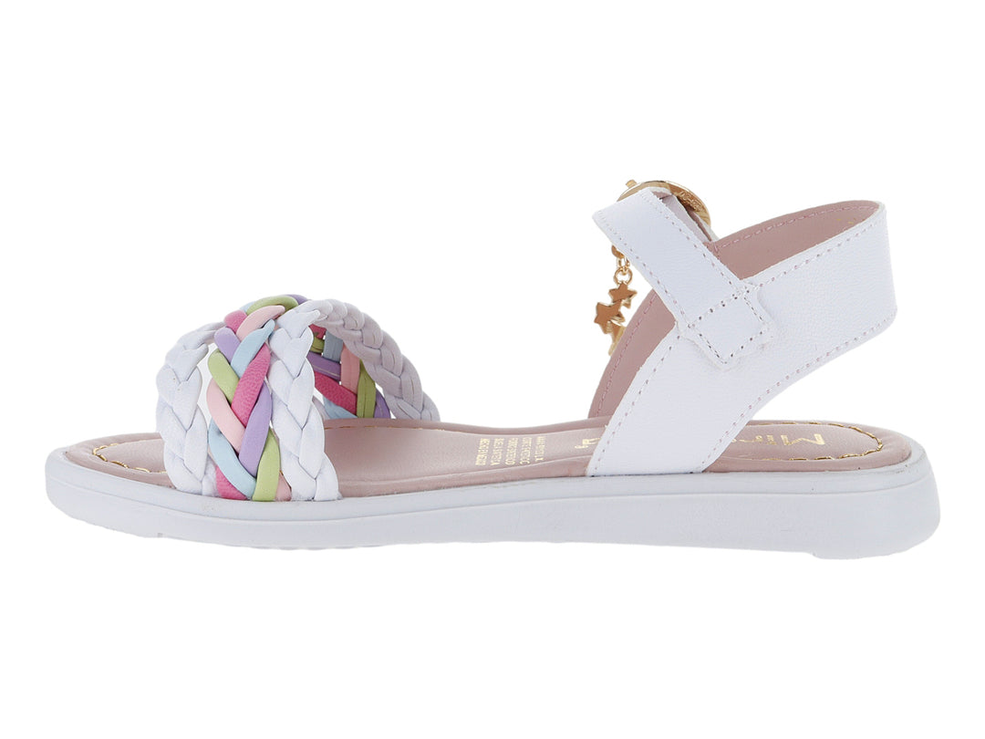 Sandalia blanca para niña con correa ajustable, hebilla dorada y tira frontal trenzada en colores pastel.