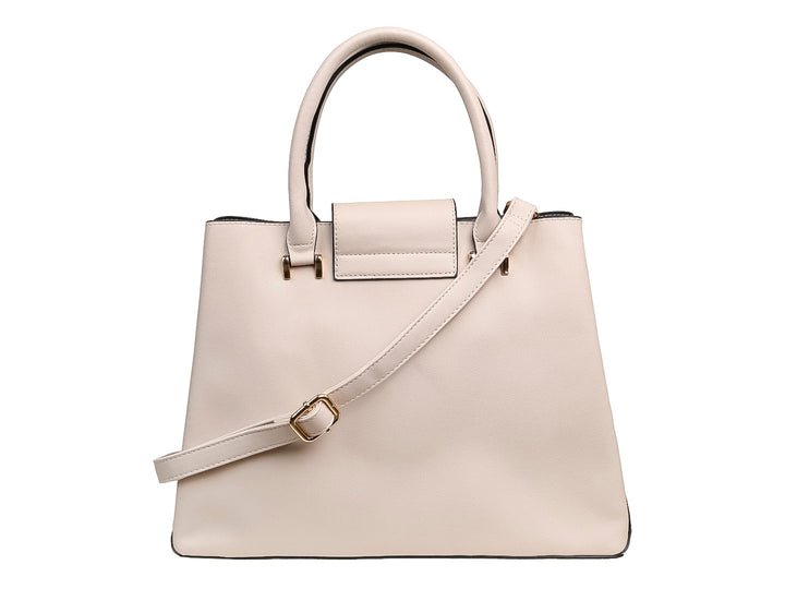 Bolso de mano color beige con asa superior y detalle metálico dorado en el cierre frontal.