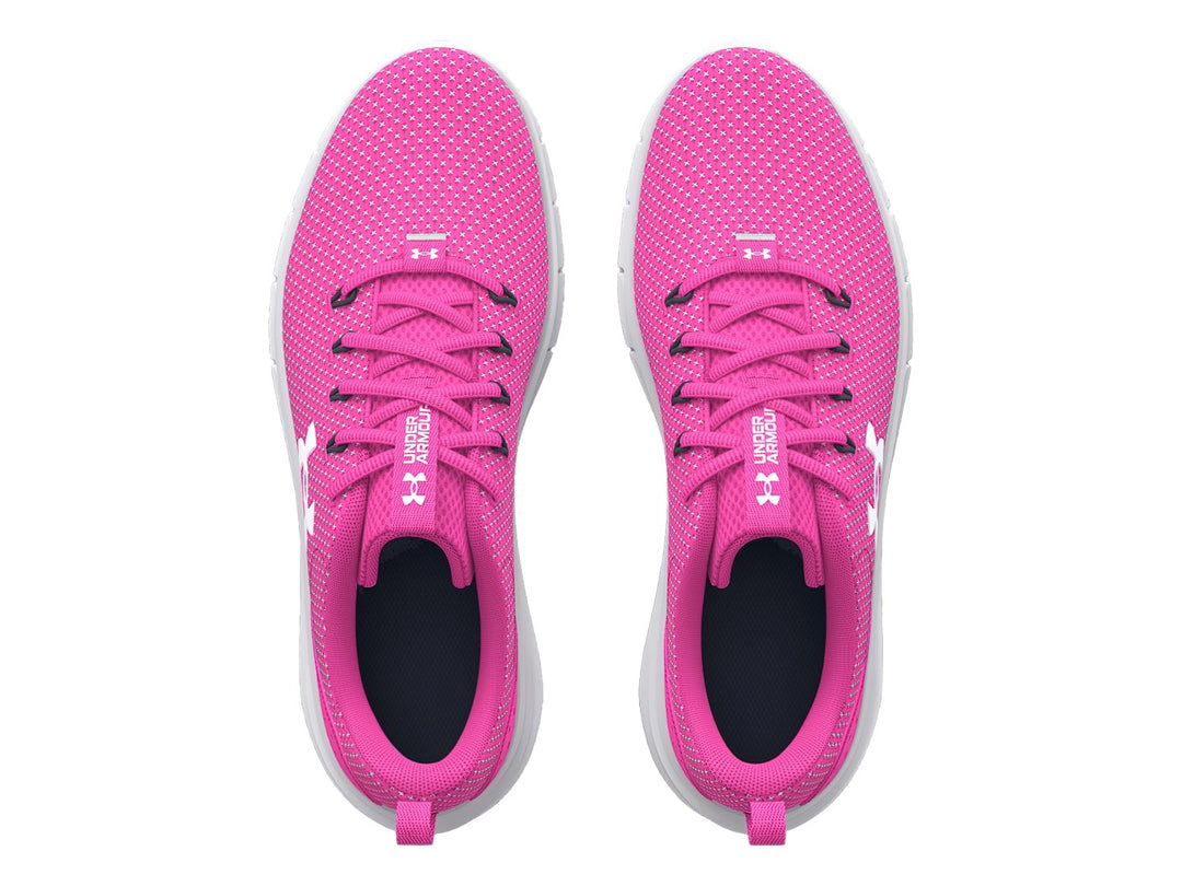 Tenis deportivos Under Armour color rosa rebelde con suela y logotipo en blanco.