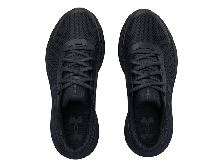 Tenis deportivos Under Armour color negro para niños con malla transpirable y suela cómoda.