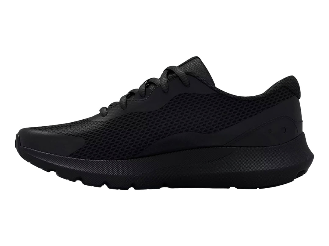 Tenis deportivos Under Armour color negro para niños con malla transpirable y suela cómoda.