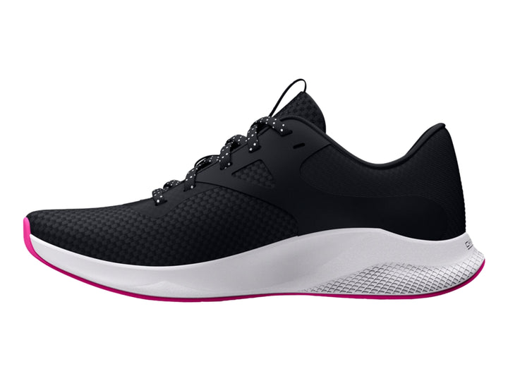 Tenis deportivos Under Armour color negro con suela blanca y detalles en rosa.