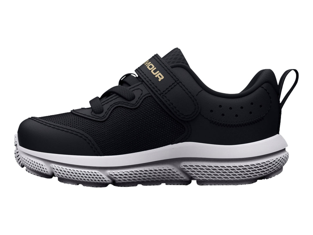 Tenis deportivos Under Armour color negro con suela blanca y logo dorado.