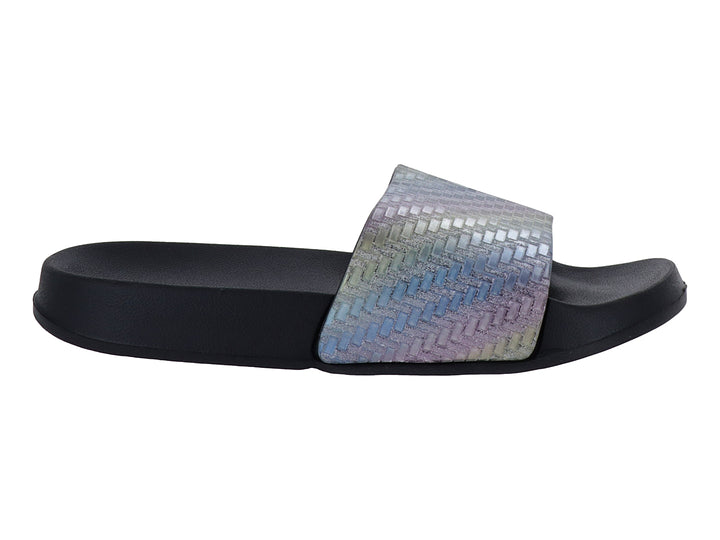 Sandalia deslizable de color negro con banda superior en tonos multicolor brillantes.