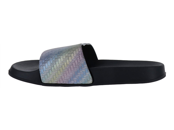 Sandalia deslizable de color negro con banda superior en tonos multicolor brillantes.