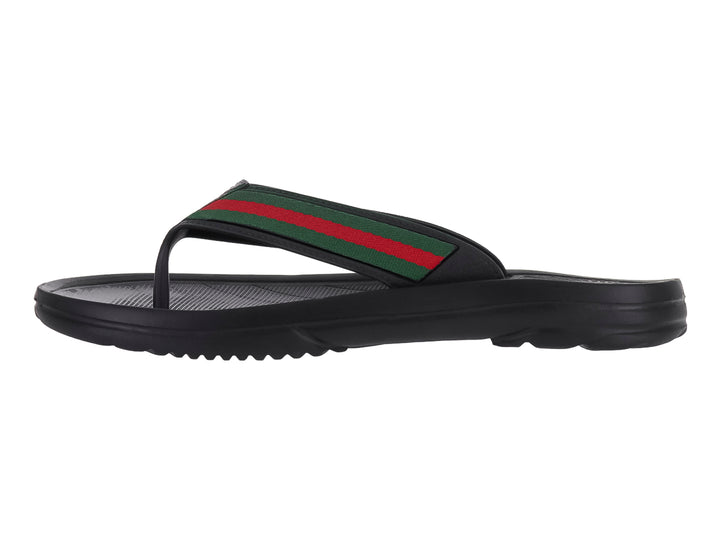 Sandalia negra de dedo con correa decorada con franjas verdes y rojas.