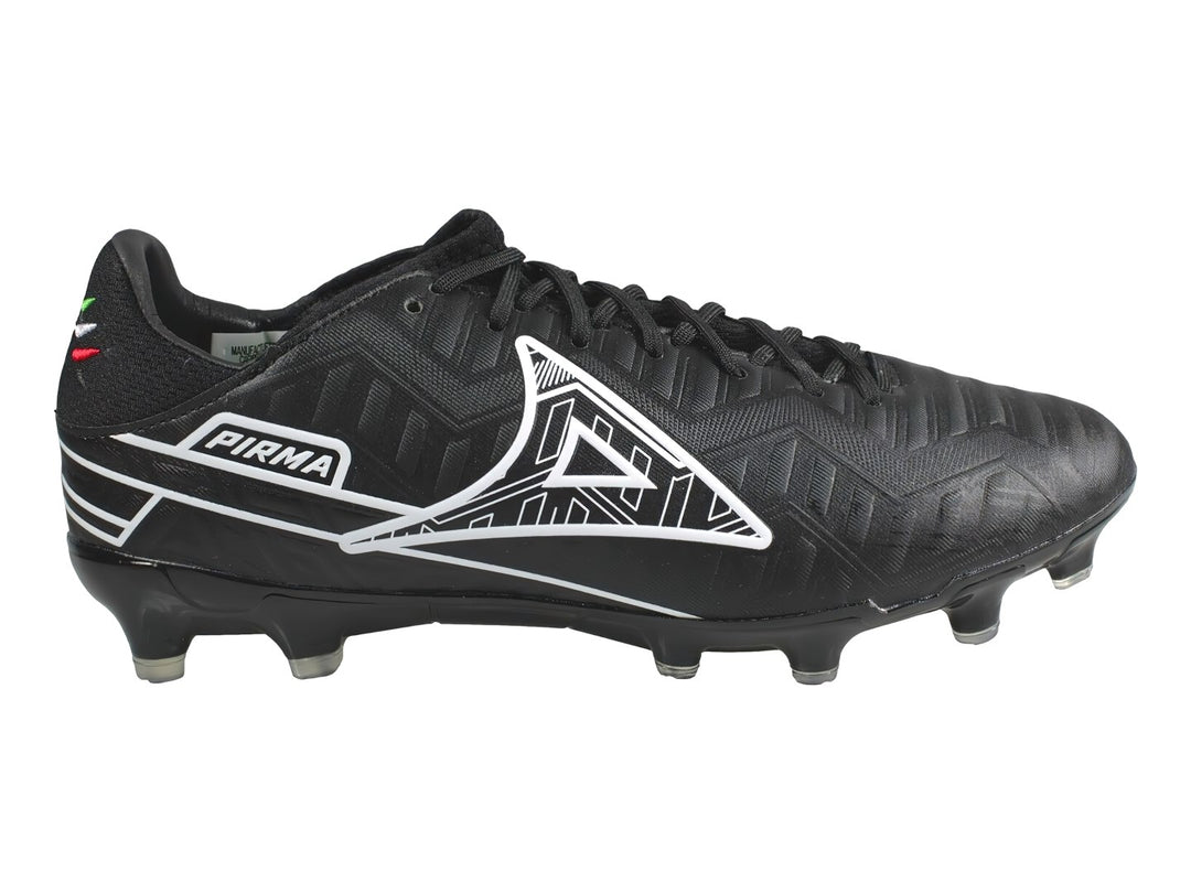Zapato de fútbol Pirma Brasil color negro con detalles blancos y tacos para pasto natural.