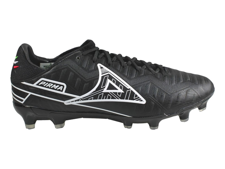Zapato de fútbol Pirma Brasil color negro con detalles blancos y tacos para pasto natural.