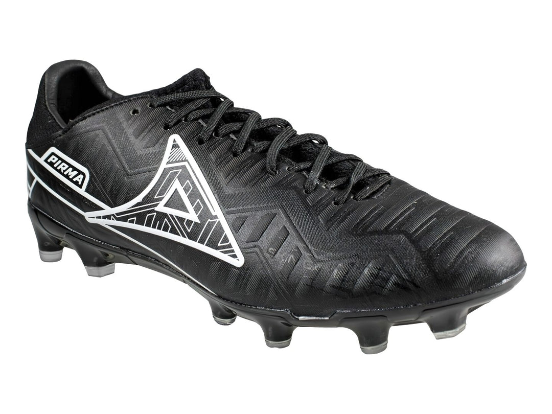 Zapato de fútbol Pirma Brasil color negro con detalles blancos y tacos para pasto natural.
