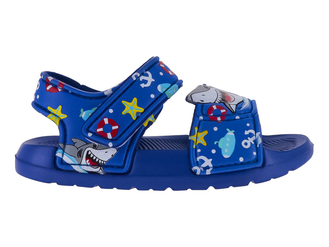 Sandalia azul infantil con estampado de tiburones y motivos náuticos.