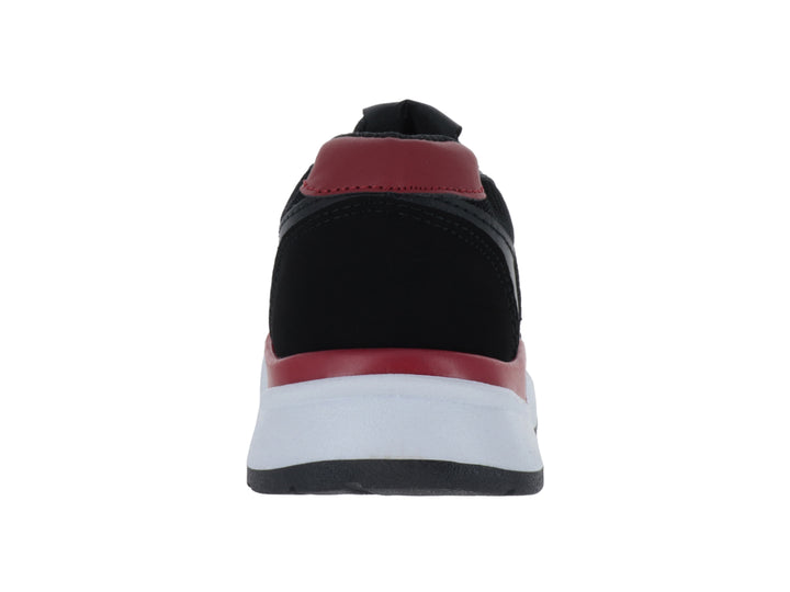 Tenis deportivos para niño de color negro con detalles en rojo y suela blanca de la marca Lonstar Unlimited.