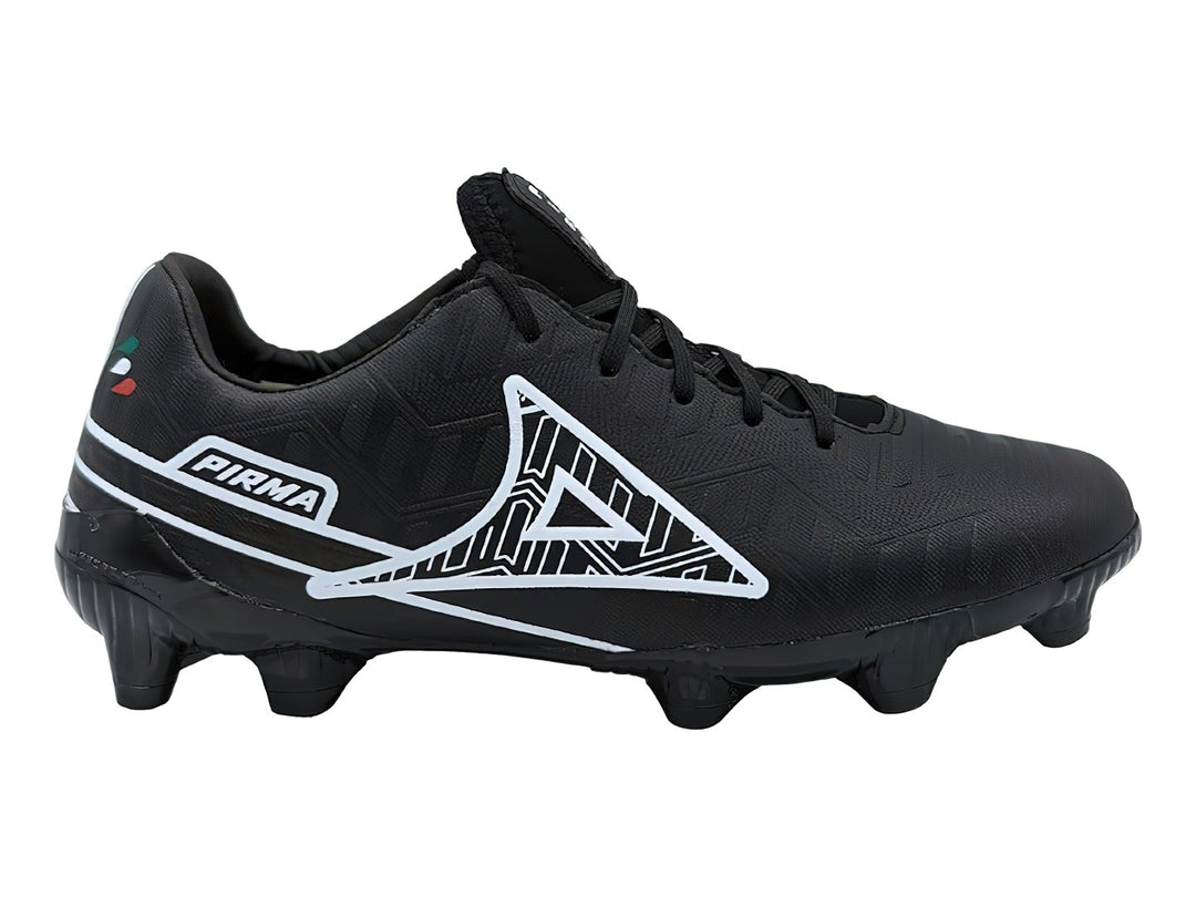 Zapato de fútbol Pirma Brasil color negro con detalles blancos y suela de tacos para pasto natural.