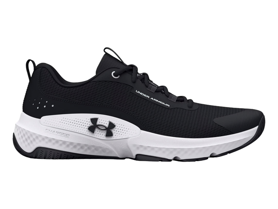 Tenis deportivos Under Armour color negro con suela blanca y logotipo en el costado.