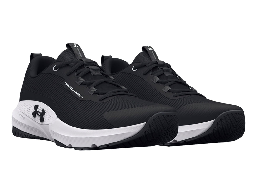 Tenis deportivos Under Armour color negro con suela blanca y logotipo en el costado.