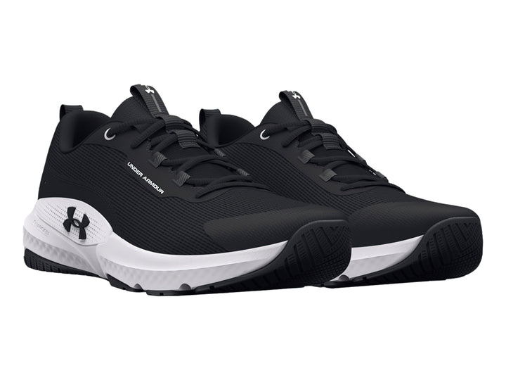 Tenis deportivos Under Armour color negro con suela blanca y logotipo en el costado.
