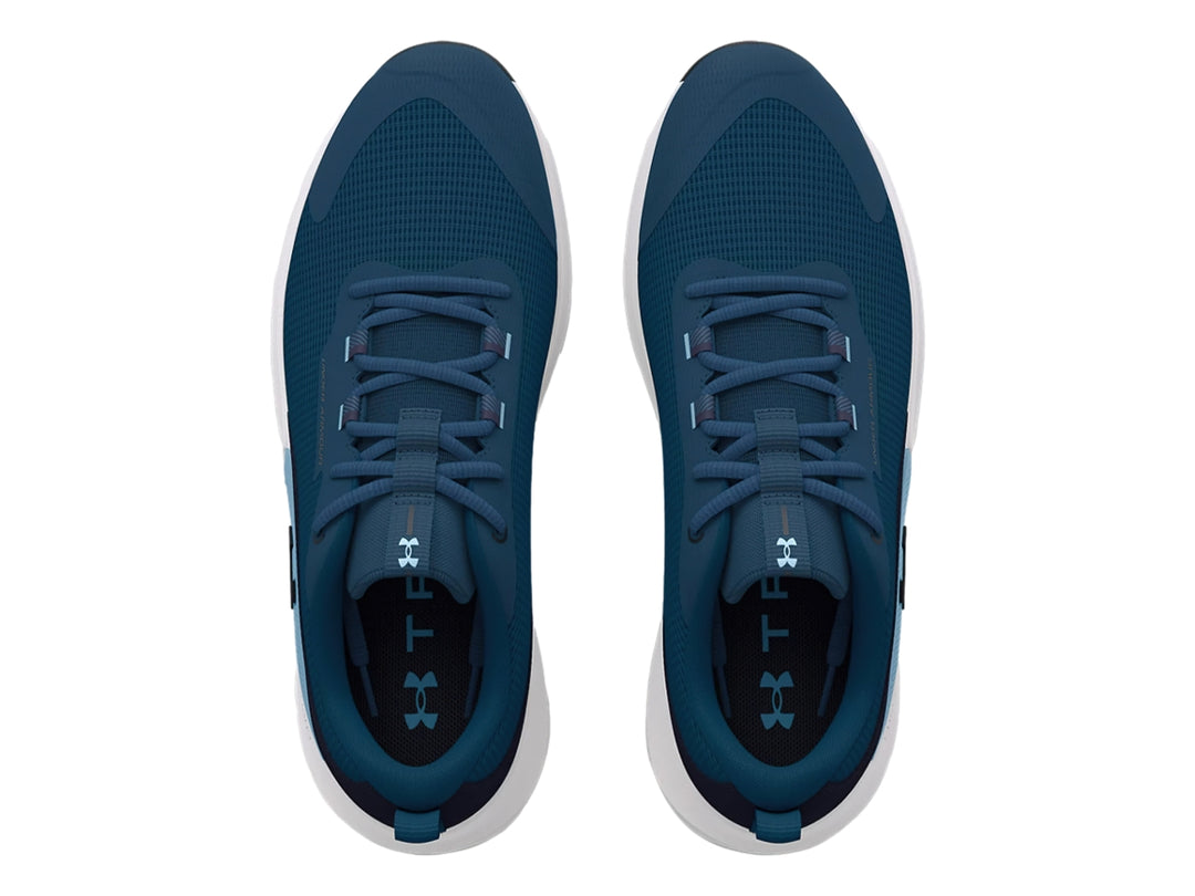 Tenis deportivos Under Armour color azul con suela blanca y detalles en azul claro.