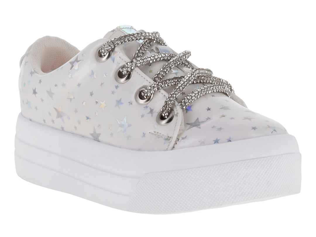 Tenis para niña color latte con estampado de estrellas brillantes y suela blanca de plataforma.