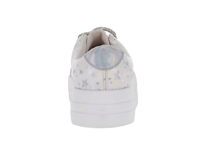 Tenis para niña color latte con estampado de estrellas brillantes y suela blanca de plataforma.