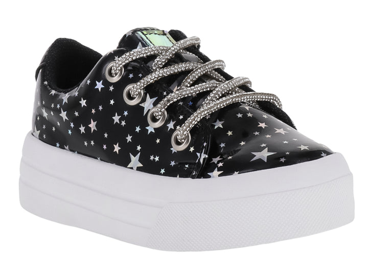 Tenis negros de charol con estampado de estrellas y suela blanca de plataforma.