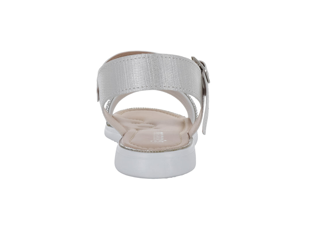 Sandalia blanca para niña con correa ajustable y tira frontal decorada con brillantes plateados.