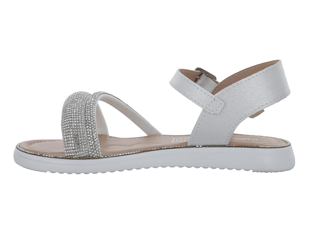 Sandalia blanca para niña con tiras frontales brillantes y correa de ajuste con hebilla.