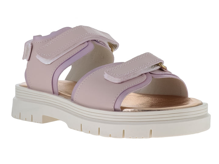 Sandalia infantil color rosa con suela blanca gruesa y correas de ajuste con velcro.