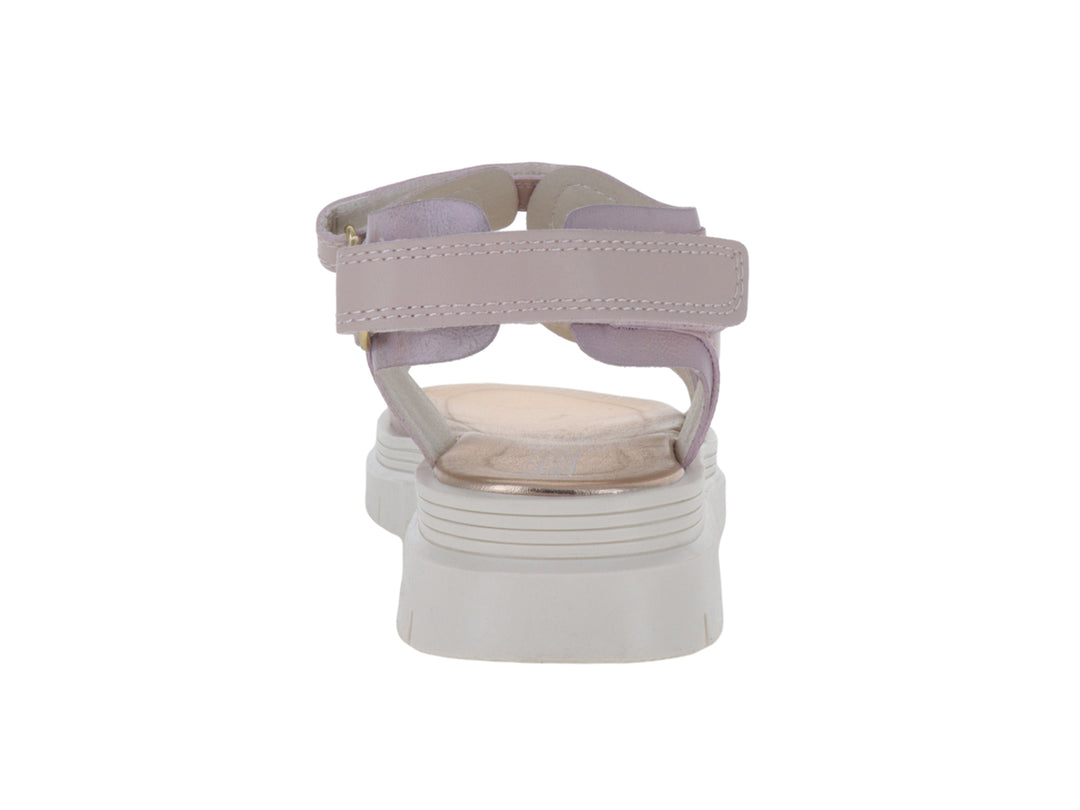 Sandalia infantil color rosa con suela blanca gruesa y correas de ajuste con velcro.