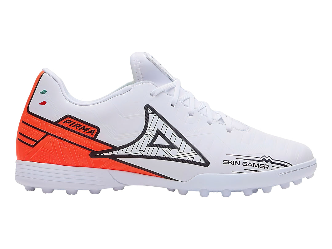 Zapato de fútbol Pirma blanco con detalles en rojo y negro, vista lateral.