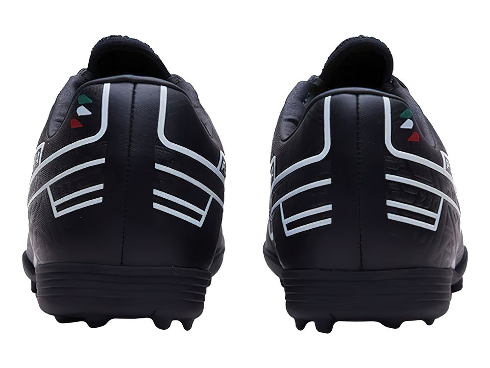 Zapato de fútbol Pirma Brasil color negro con detalles blancos y suela para pasto sintético.