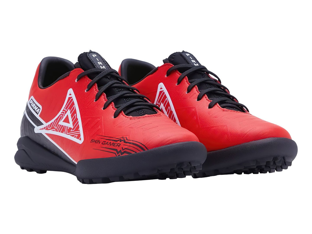 Zapato de fútbol Pirma Brasil color rojo y negro con suela para césped sintético.