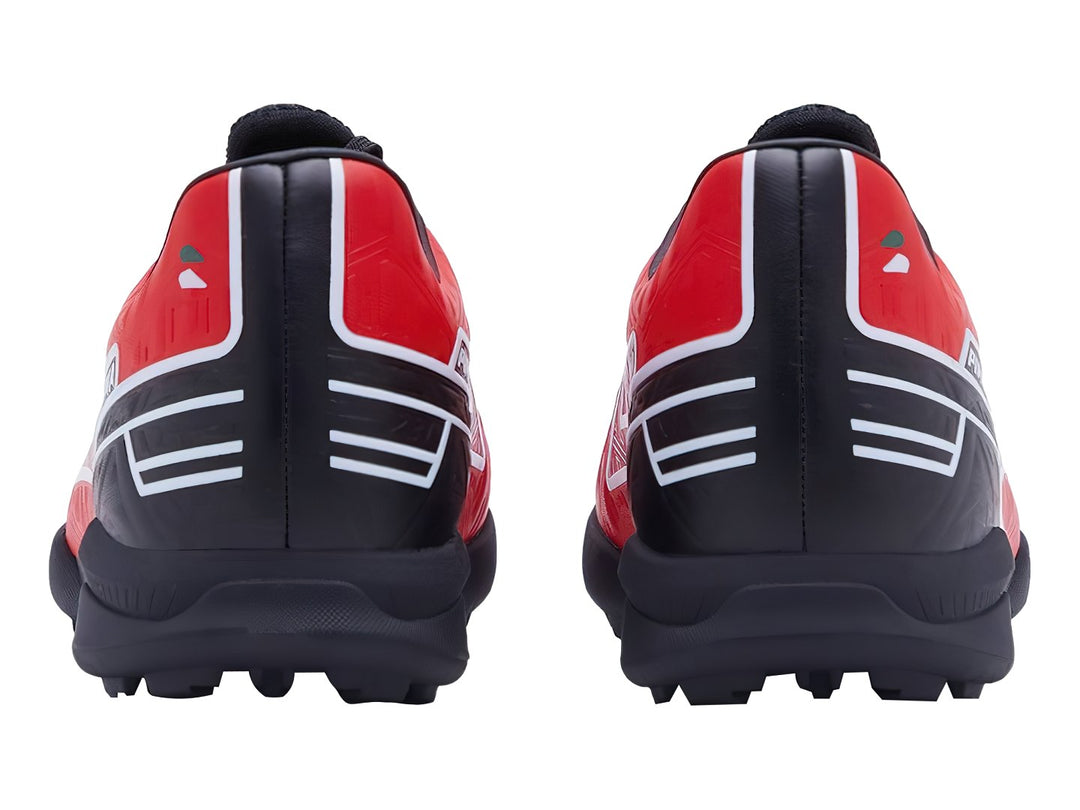 Zapato de fútbol Pirma Brasil color rojo y negro con suela para césped sintético.