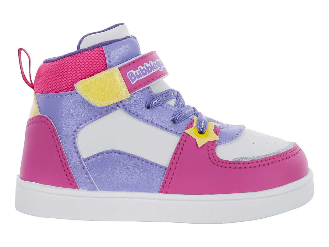 Tenis infantiles de bota en colores blanco, fucsia y morado con detalle de estrella amarilla y cierre de velcro.