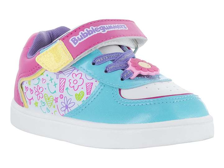 Tenis infantiles multicolor en tonos fucsia y menta con cierre de velcro y estampados decorativos.