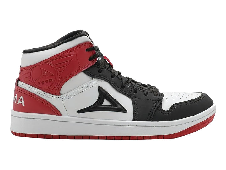 Tenis deportivos de bota alta en colores blanco, negro y rojo con suela blanca.