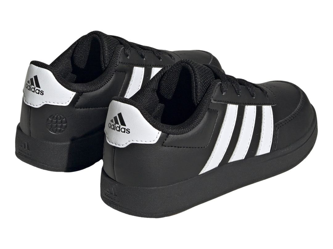Tenis Adidas Breaknet 2.0 color negro con franjas blancas laterales.