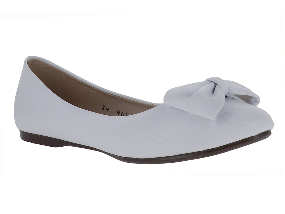 Zapato plano color blanco para mujer con detalle de moño decorativo en la parte frontal.