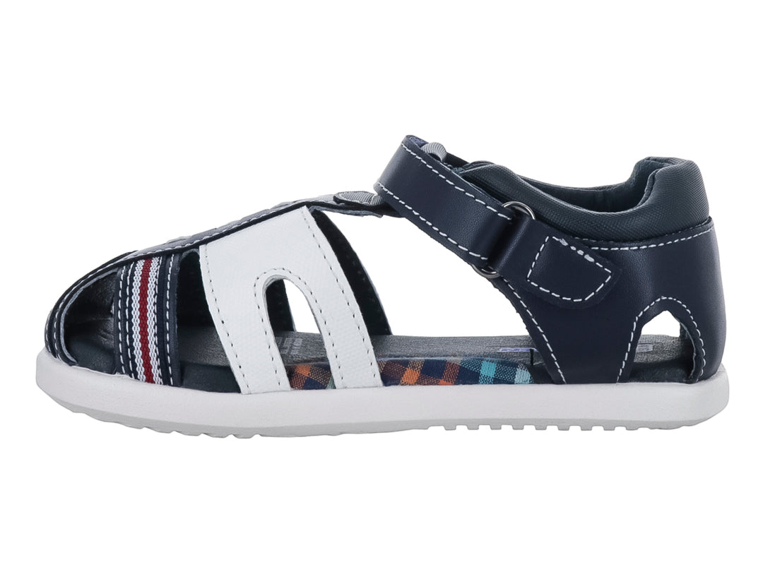 Sandalia infantil Karsten en colores azul marino y blanco con correa de velcro y suela blanca.