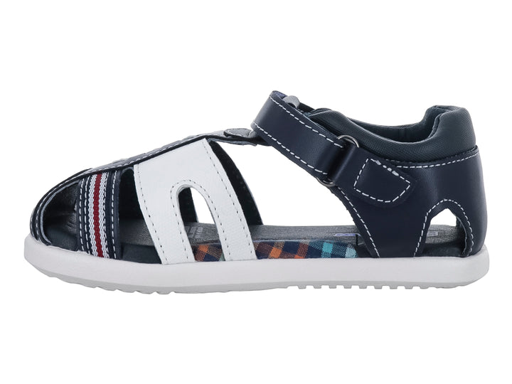 Sandalia infantil Karsten en colores azul marino y blanco con correa de velcro y suela blanca.