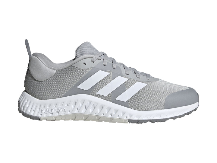 Tenis deportivos Adidas en color gris con franjas blancas y suela blanca Dual Density.